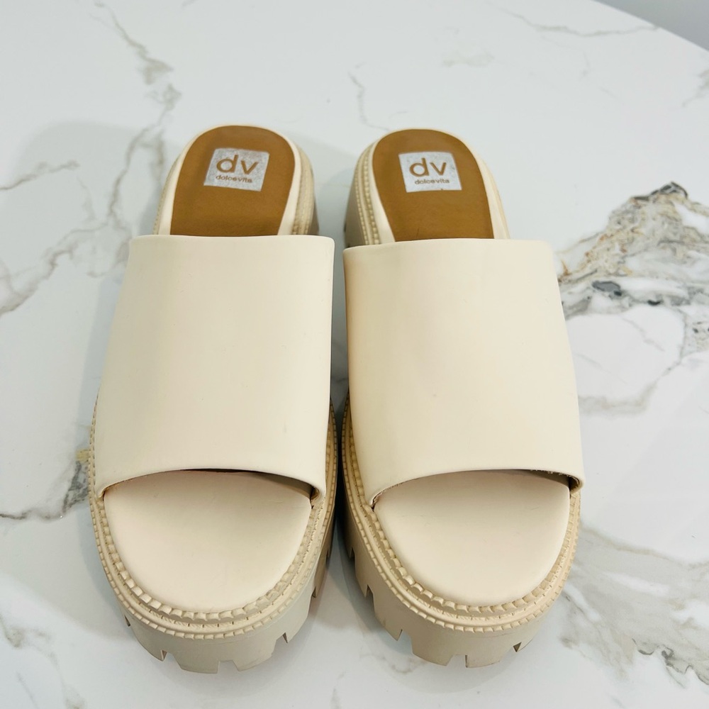 DV by Dolce Vita Women's Cream Liliah Slip-On Sandals Shoe Size 11 -10